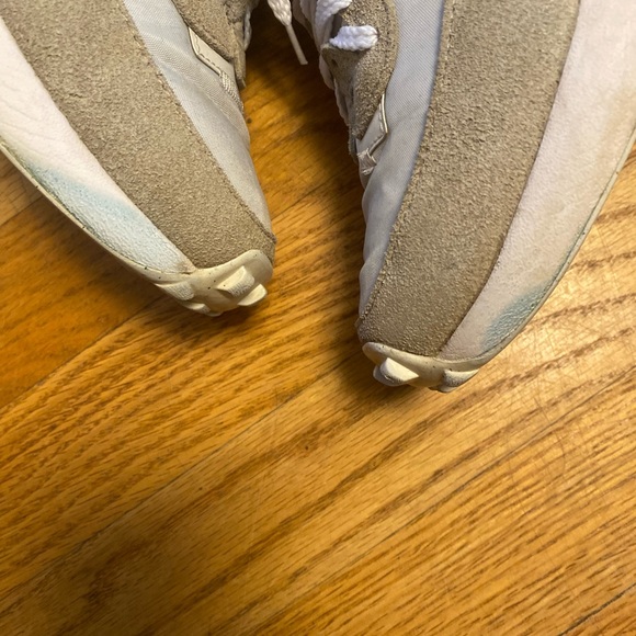 Women’s Fontanka Waffle Platinum Nike Athletic Shoes - Picture 4 of 7